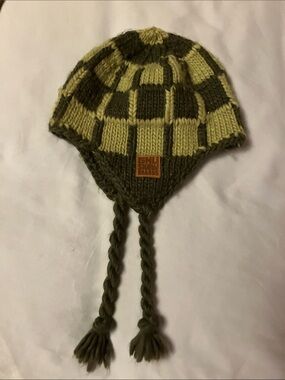 GNU snowboards ear muff knitted hat with braids